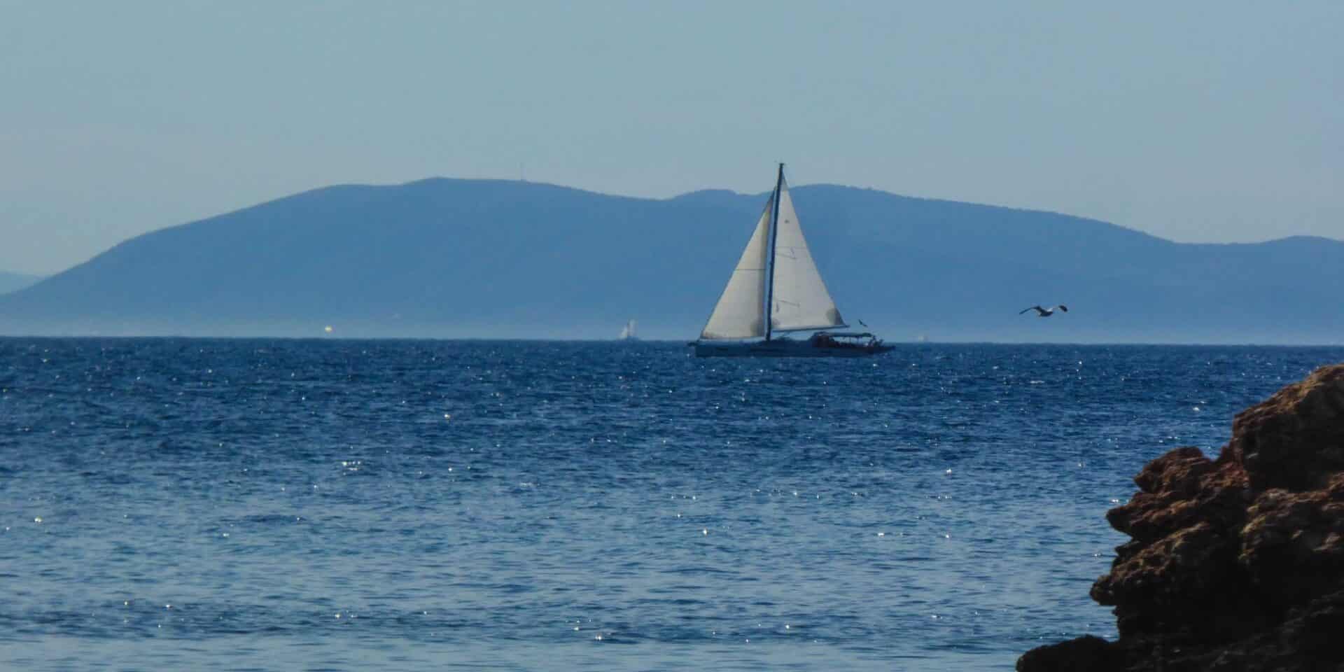 Ιστιοπλοϊκό στη θάλασσα