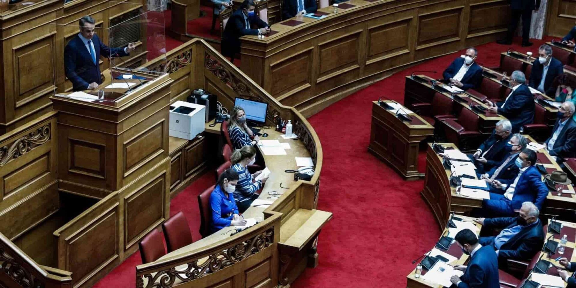 O Κυριάκος Μητσοτάκης στο βήμα της Βουλής