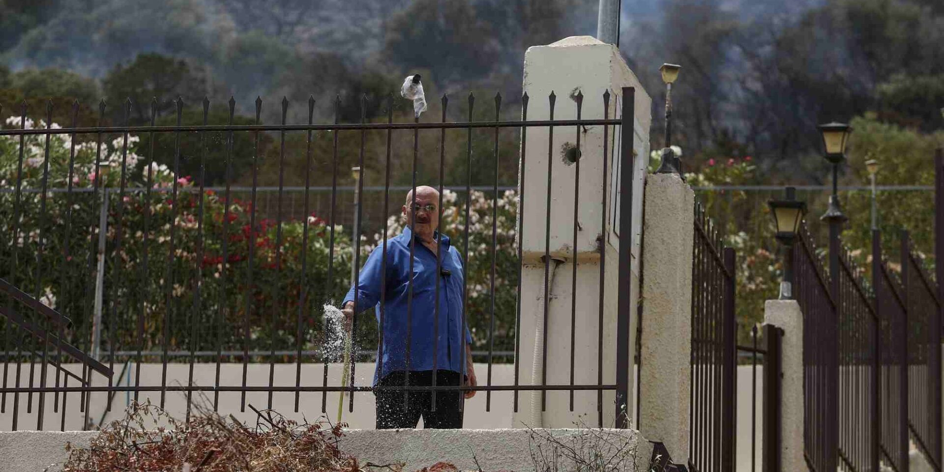 Φωτιά στην Λούτσα που έφτασε κοντά στα σπίτια