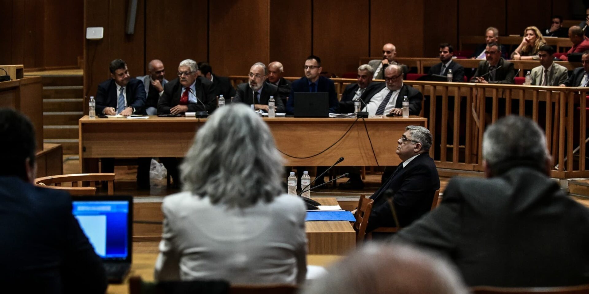 Ο Νίκος Μιχαλολιάκος στο εδώλιο