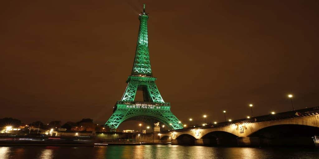 Φωτισμένος Πύργος του Άιφελ στο Παρίσι