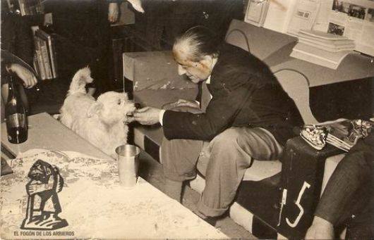 Ο Χουάν Ντομίνγκο Περόν με τον σκύλο Φερνάρντο 
