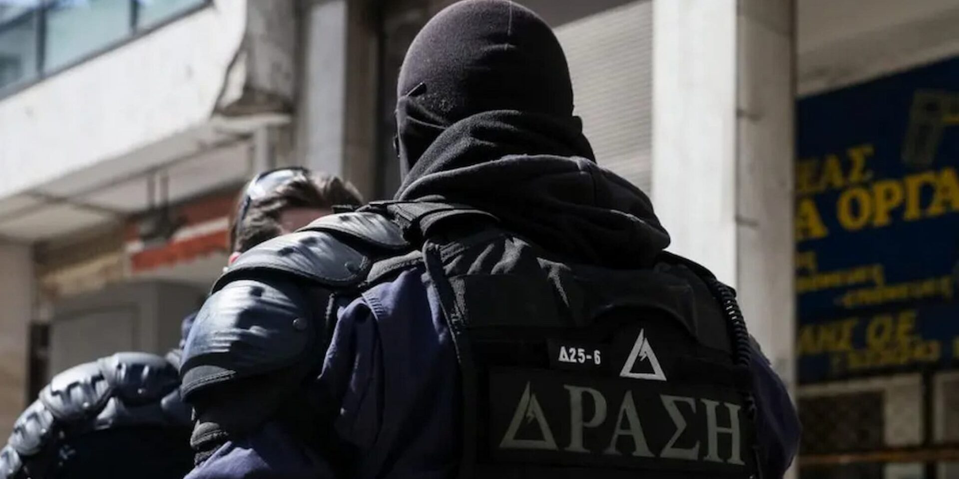 Επίθεση σε αστυνομικούς στην Αθήνα