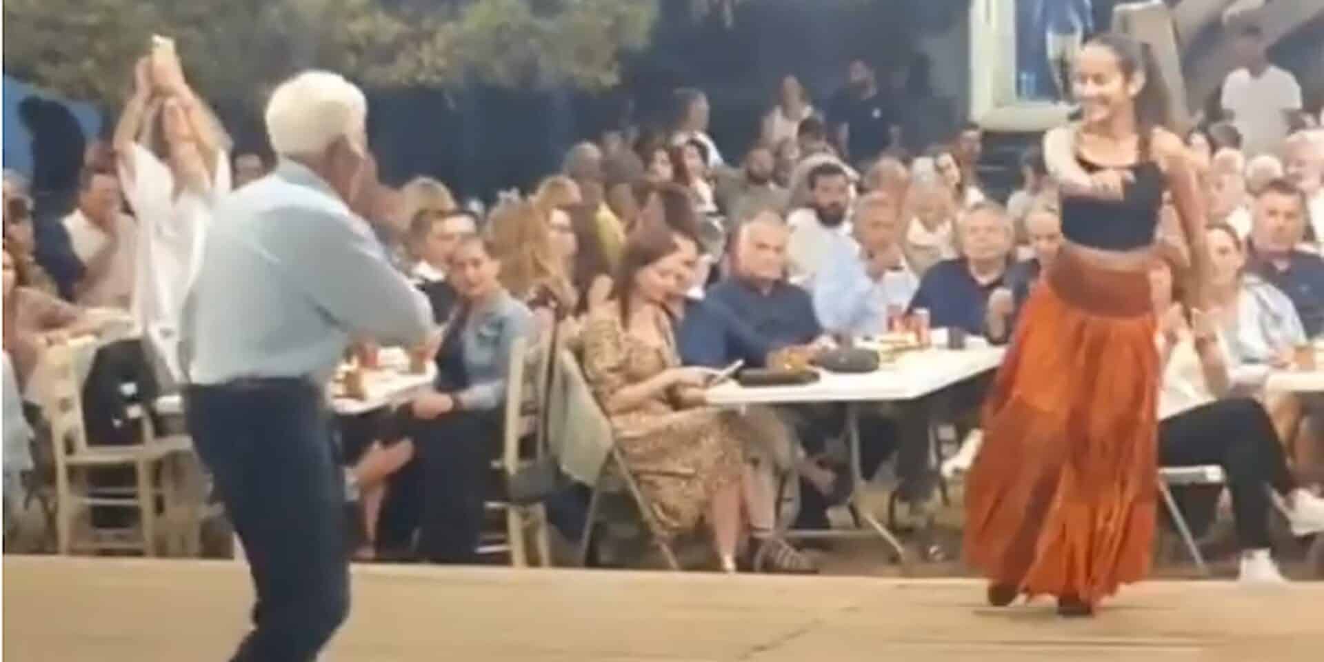 Viral σκηνικό με παππού και εγγονή στην Σχοινούσα