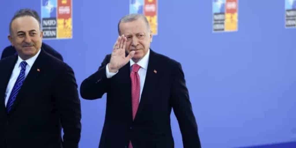 Ταγίπ Ερντογάν και Μεβλούτ Τσαβούσογλου στη Σύνοδο του NATO