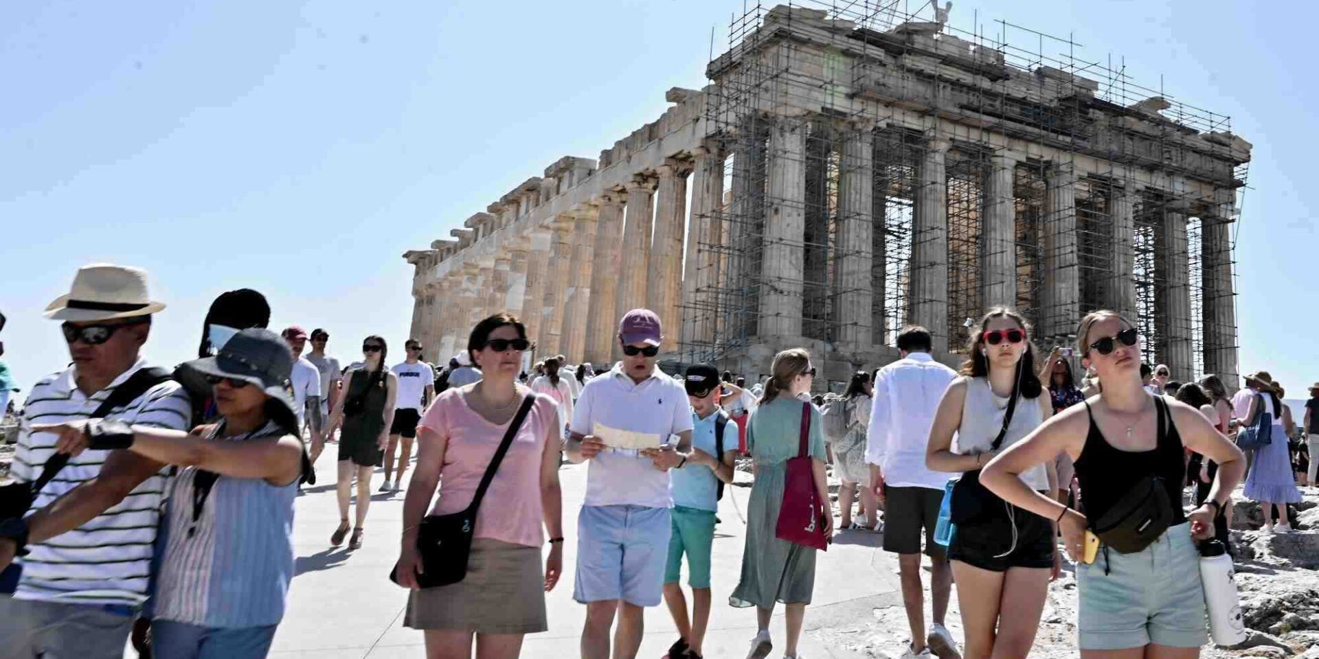 Τουρίστες στην Ακρόπολη