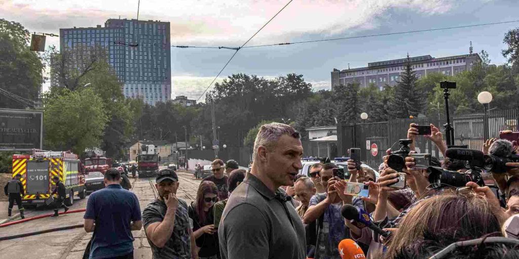 O δήμαρχος του Κιέβου Βιτάλι Κλίτσκο μιλάει για το μπαράζ εκρήξεων