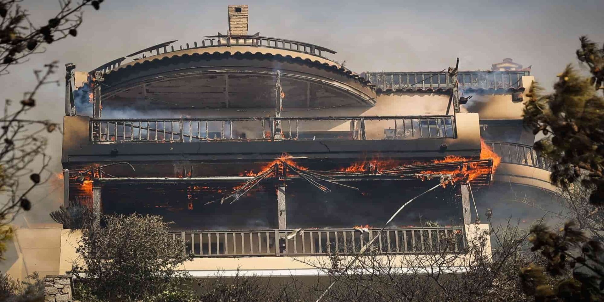 Στις φλόγες σπίτι στην Βούλα