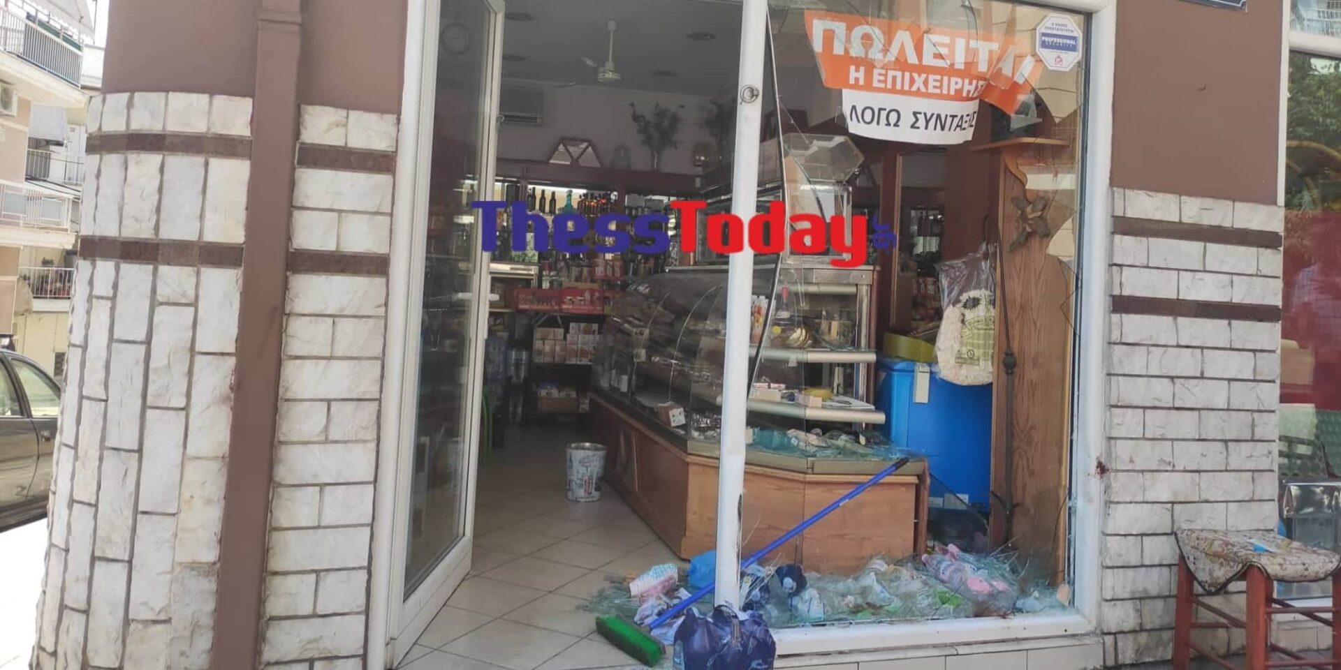 To ζαχαροπλαστείο που «καρφώθηκε» το αυτοκίνητο