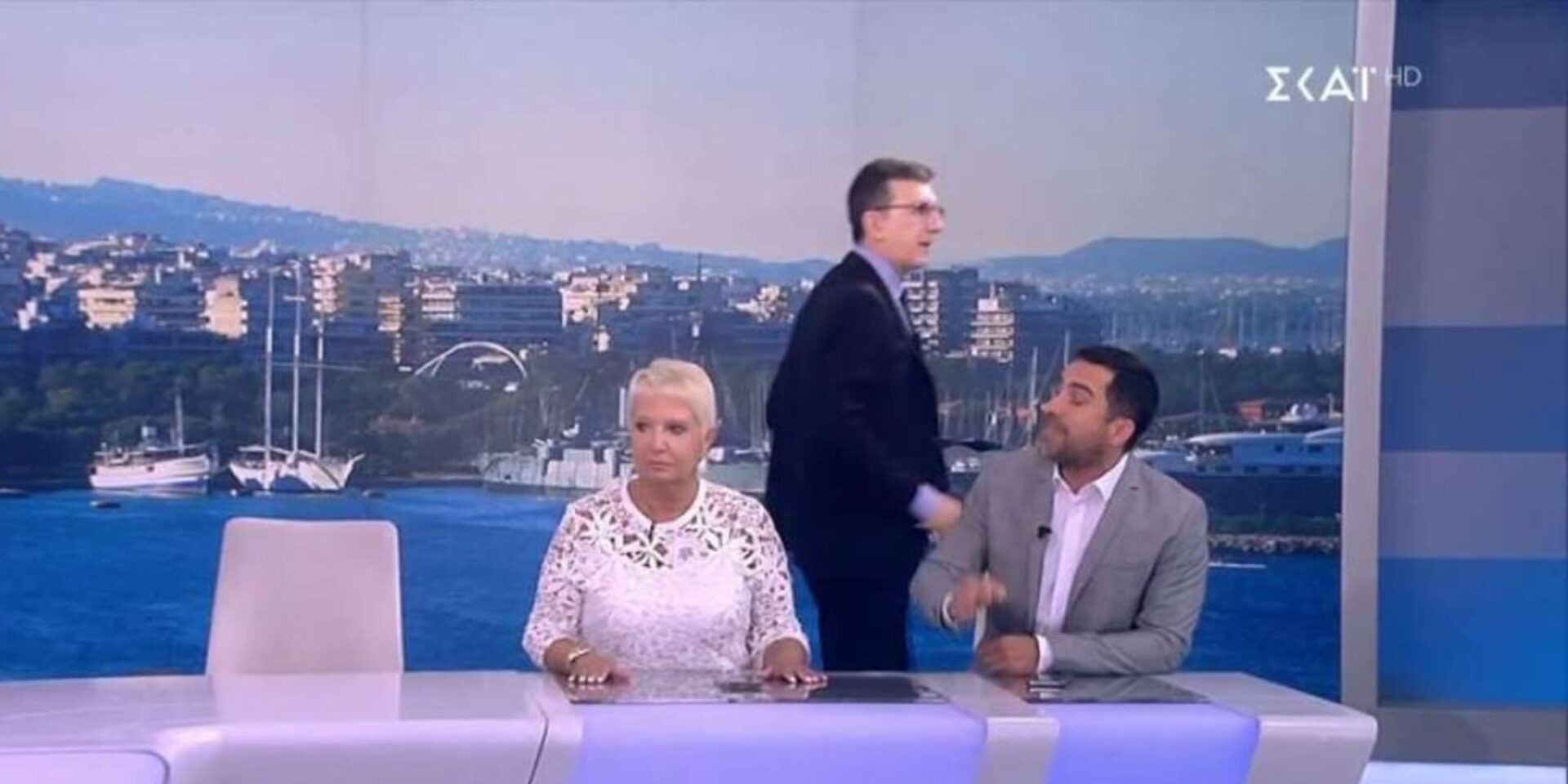 H στιγμή της φυγής του Άρη Πορτοσάλτε από το στούντιο