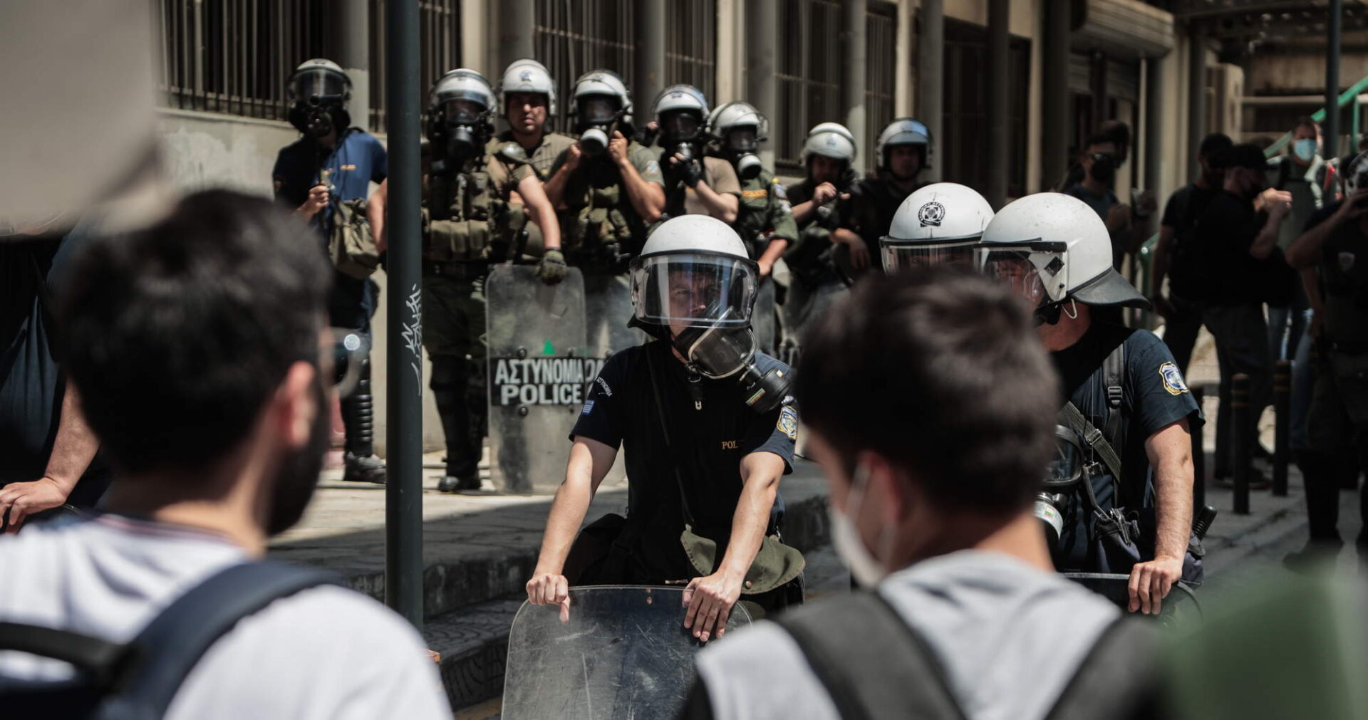 Αστυνομικοί έξω από το ΑΠΘ, πριν συσταθεί η Πανεπιστημιακή Αστυνομία