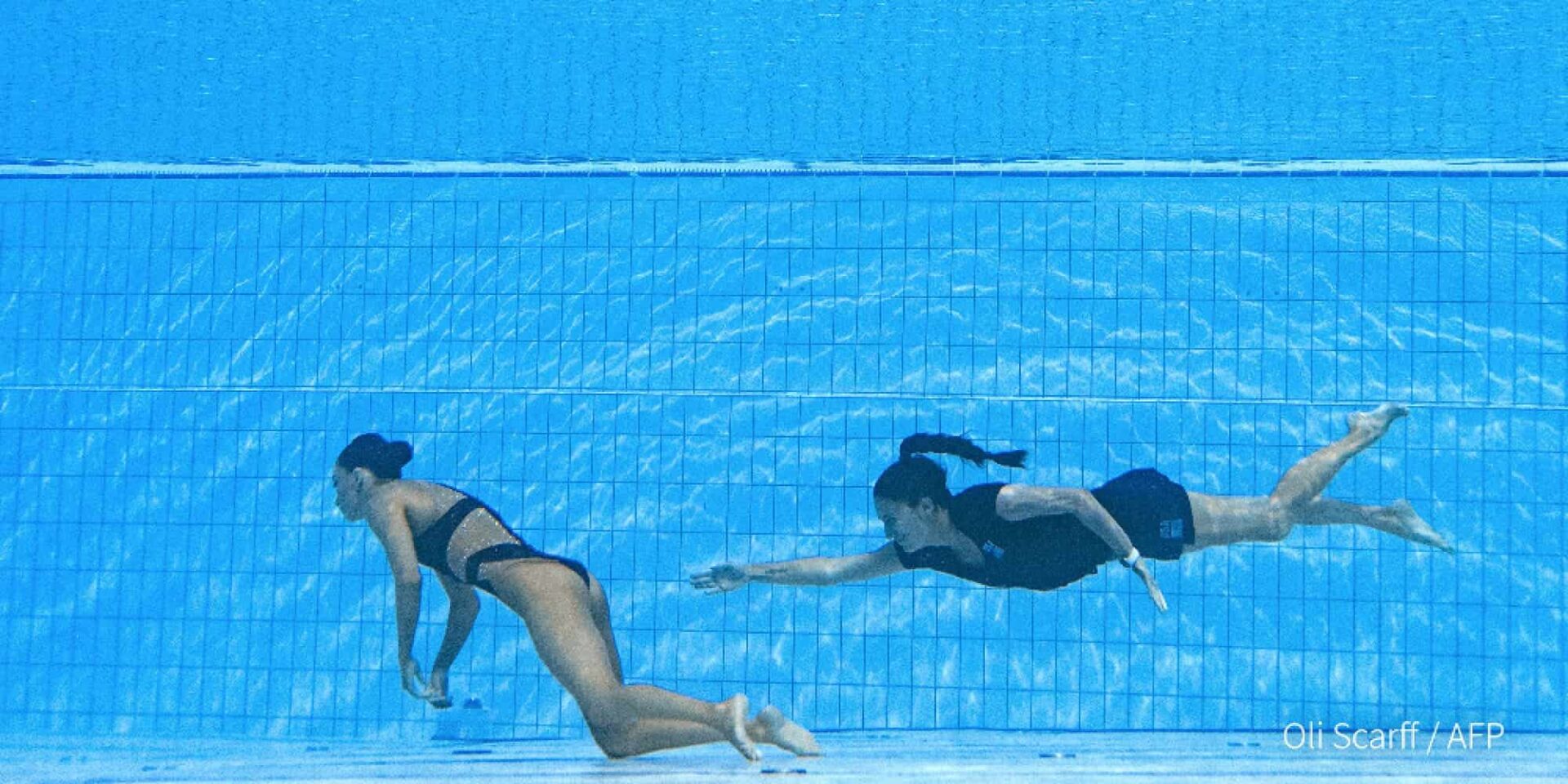 Η αθλήτρια Ανίτα Άλβαρες λιπόθυμη στην πισίνα