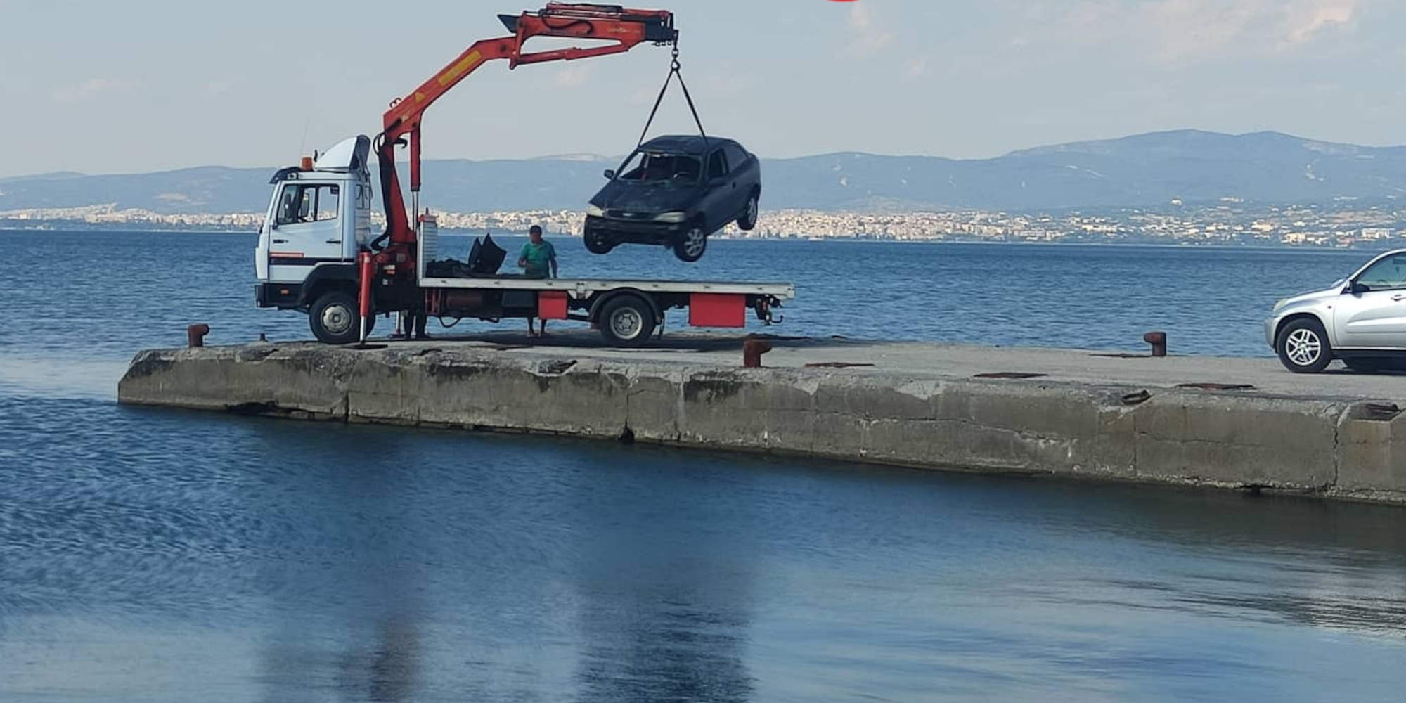 Το αυτοκίνητο που βρέθηκε στη θάλασσα στη Θεσσαλονίκη