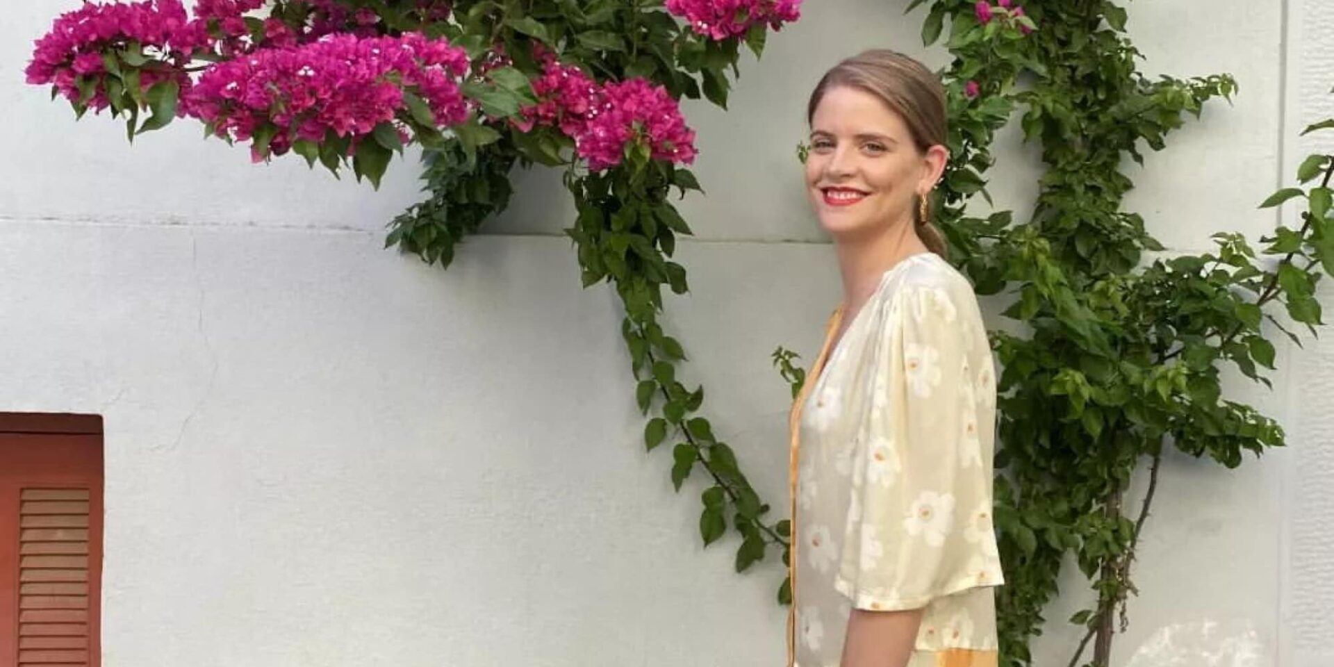 Η Δανάη Μιχαλάκη που πρωταγωνιστεί στις «Άγριες Μέλισσες»