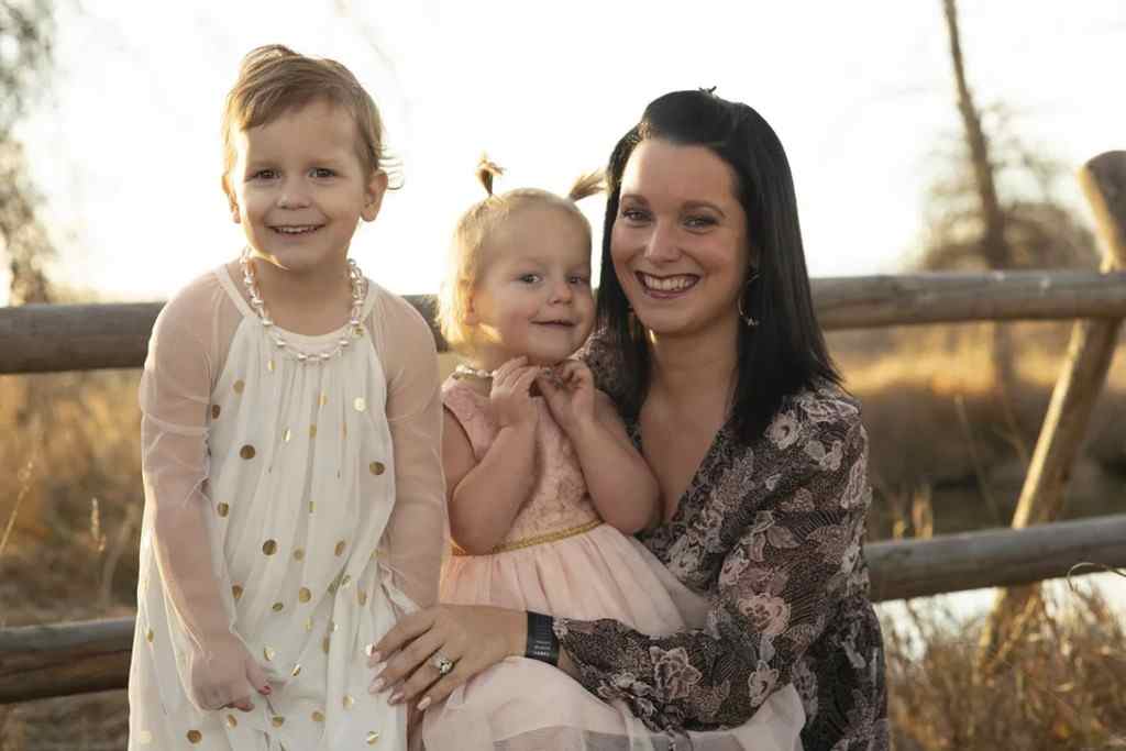 Τα δύο κοριτσάκια και η μητέρα τους που βρήκαν τραγικό θάνατο από τον πατέρα της οικογένειας