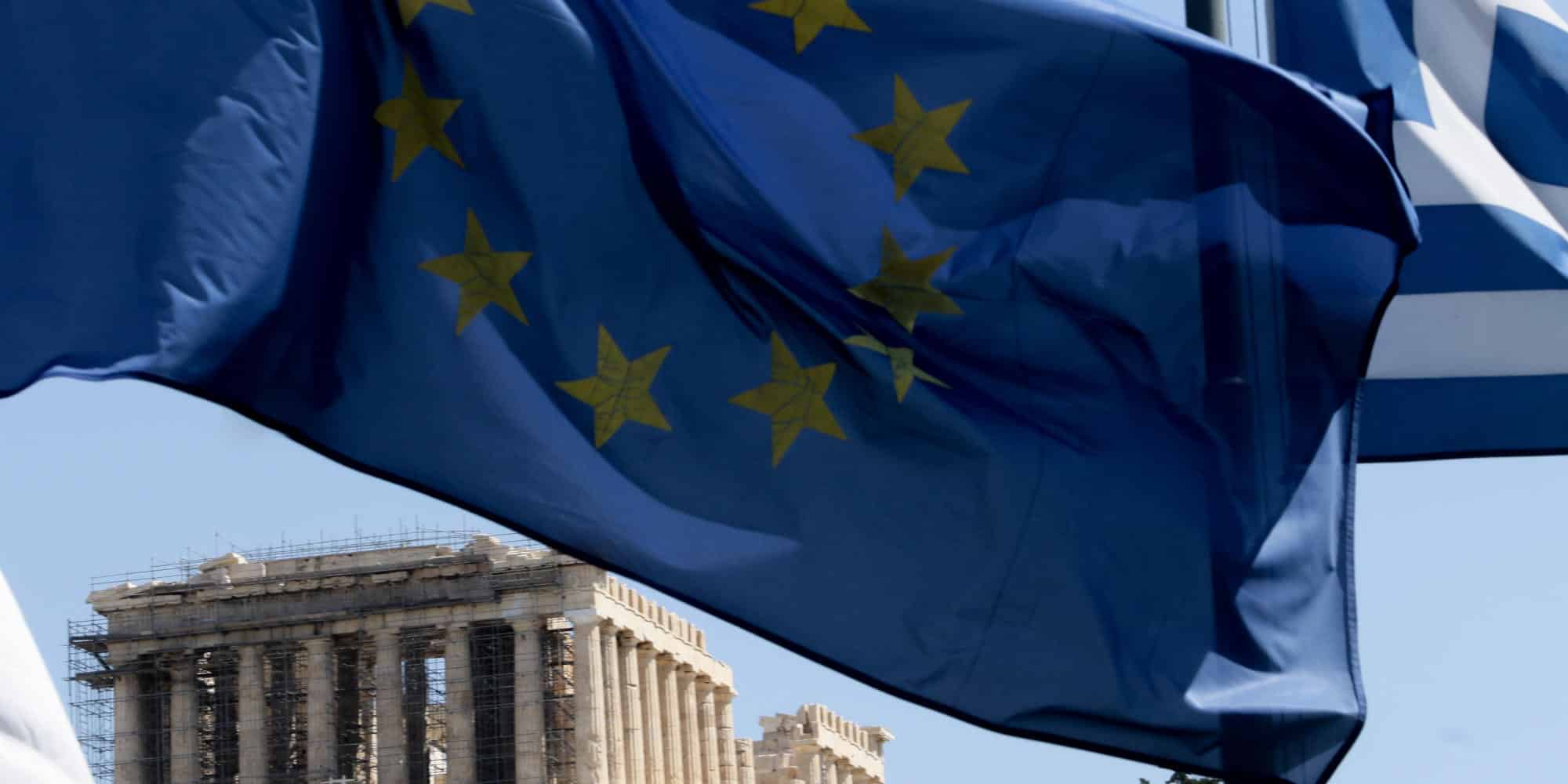 Ελληνική και Ευρωπαϊκή σημαία στην Ακρόπολη