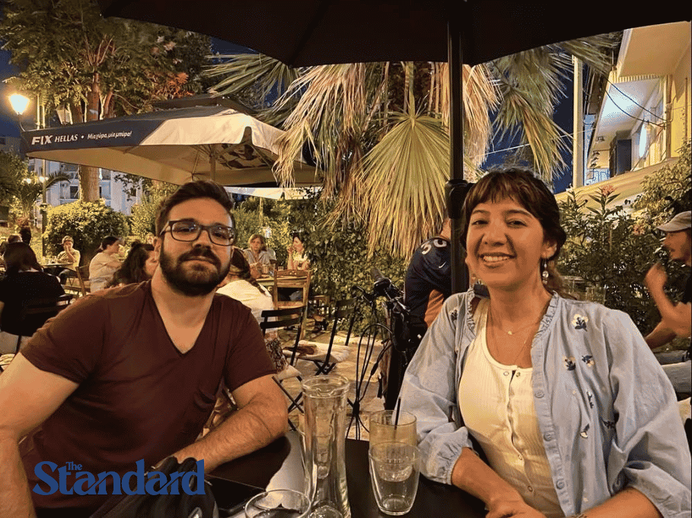 Τούρκοι που ζουν στην Ελλάδα μίλησαν στο «The Standard» και στον Θάνο Νικηταρά
