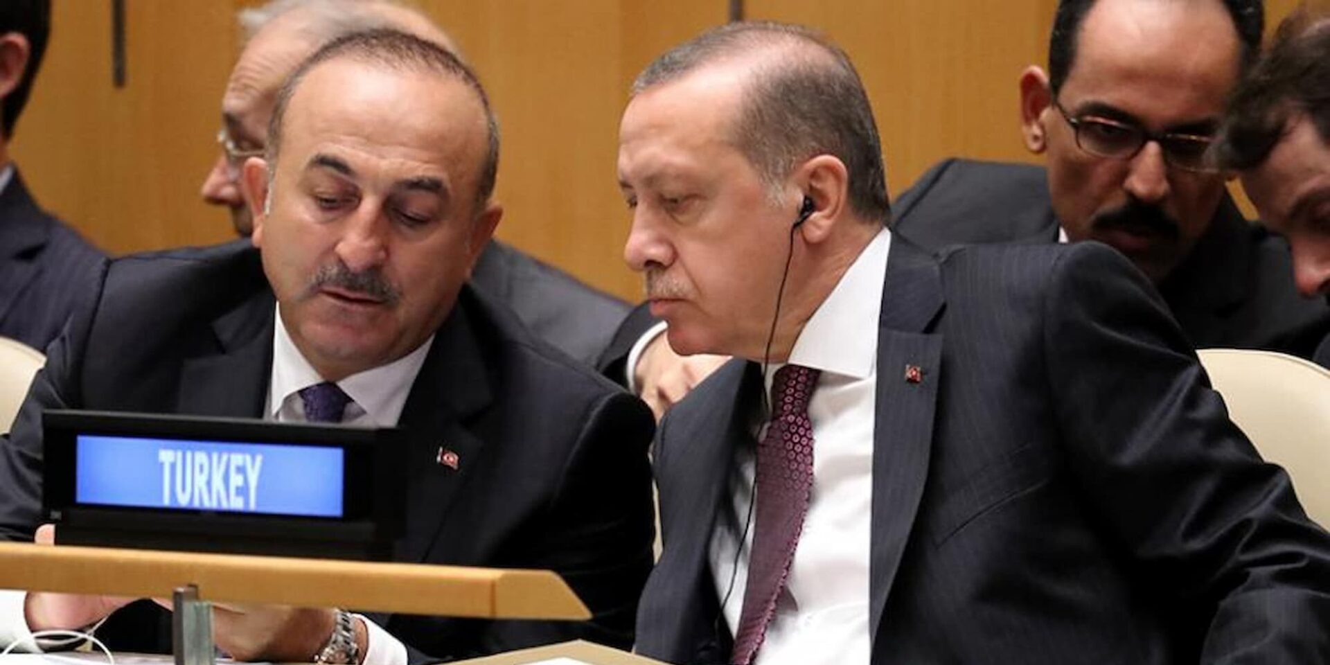 Ο Ρετζέπ Ταγίπ Ερντογάν με τον Μεβλούτ Τσαβούσογλου