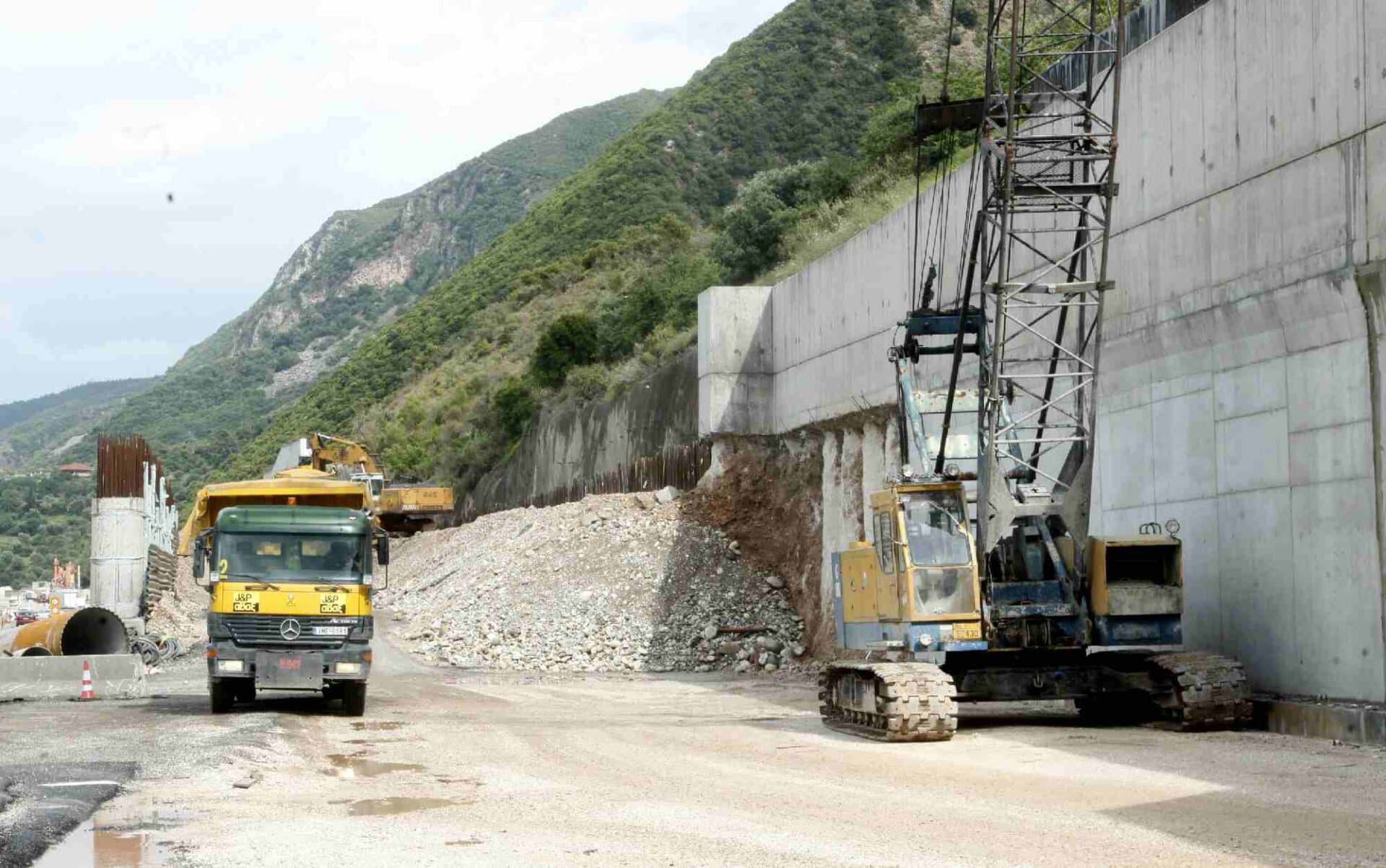 Οδικά έργα σε εθνική οδό