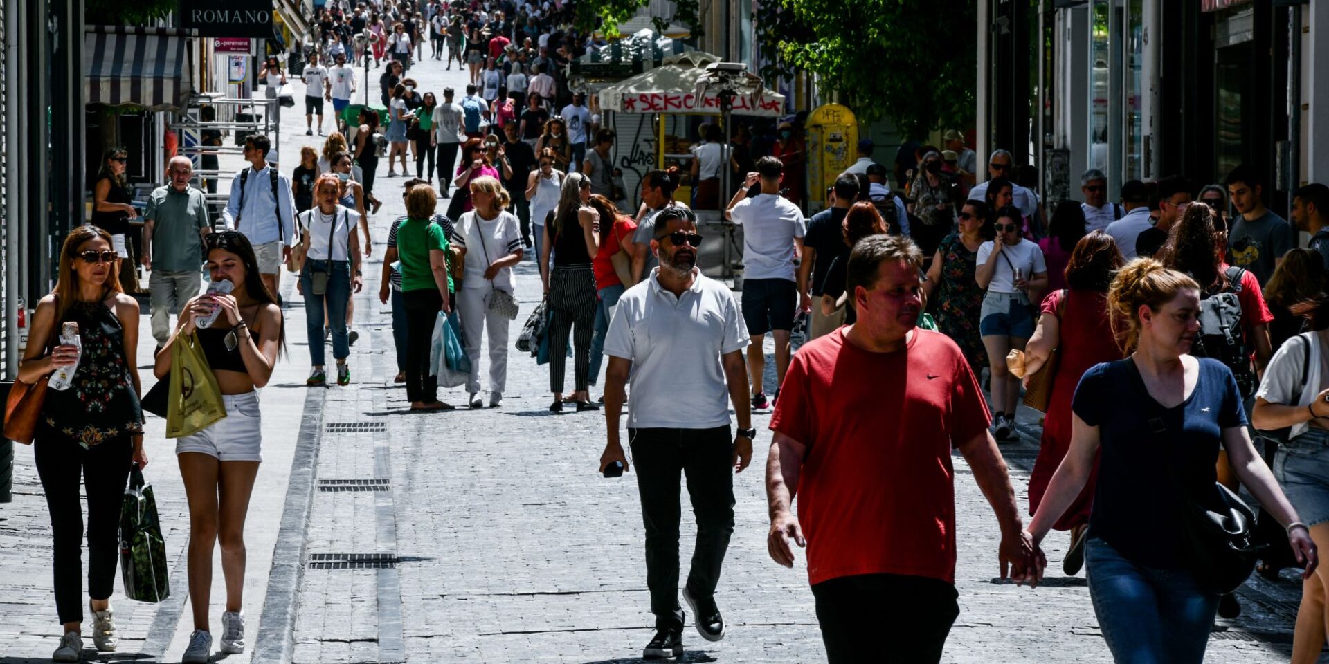 Κόσμος στην Ερμού