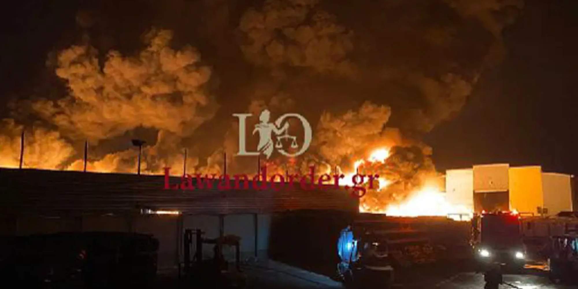 Εικόνα από τη φωτιά στο εργοστάσιο πλαστικών στον Ασπρόπυργο