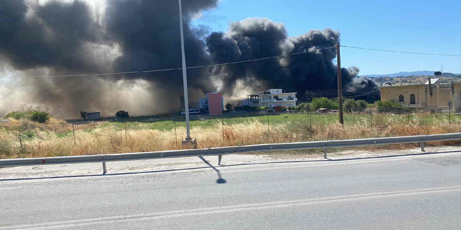 Φωτιά σε εργοστάσιο στο Ηράκλειο