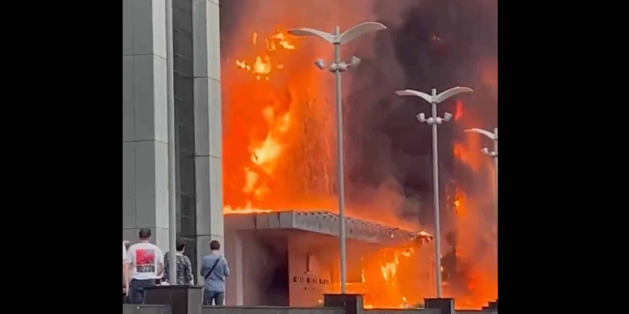 Πυρκαγιά σε επιχειρηματικό κέντρο στη Ρωσία