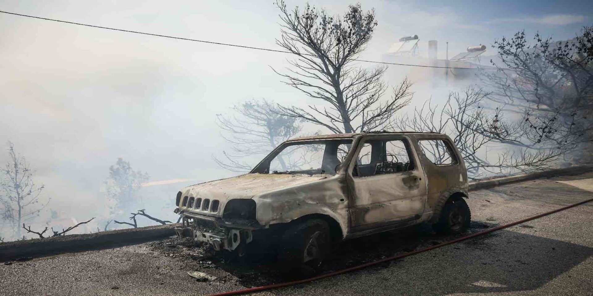 Καμμένο αυτοκίνητο στην Άνω Γλυφάδα