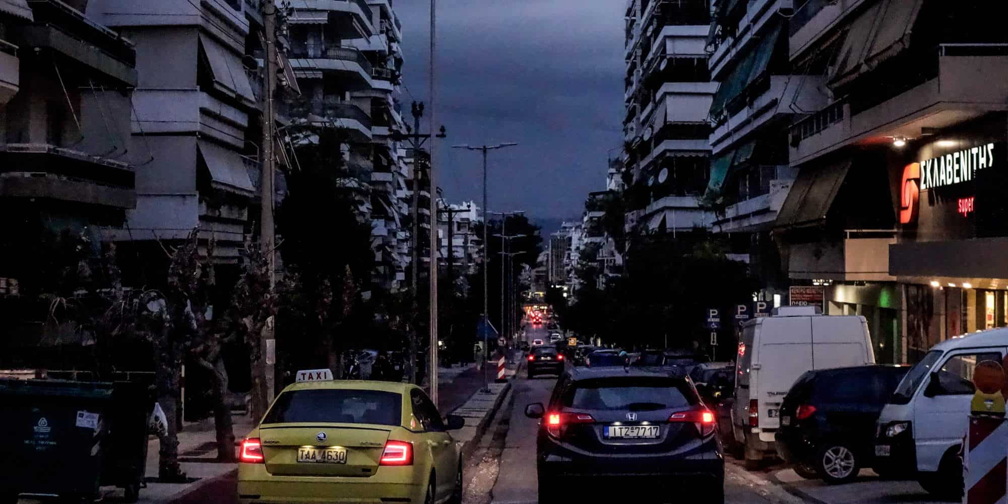 Ξαφνικό μπουρίνι στο κέντρο της Αθήνας
