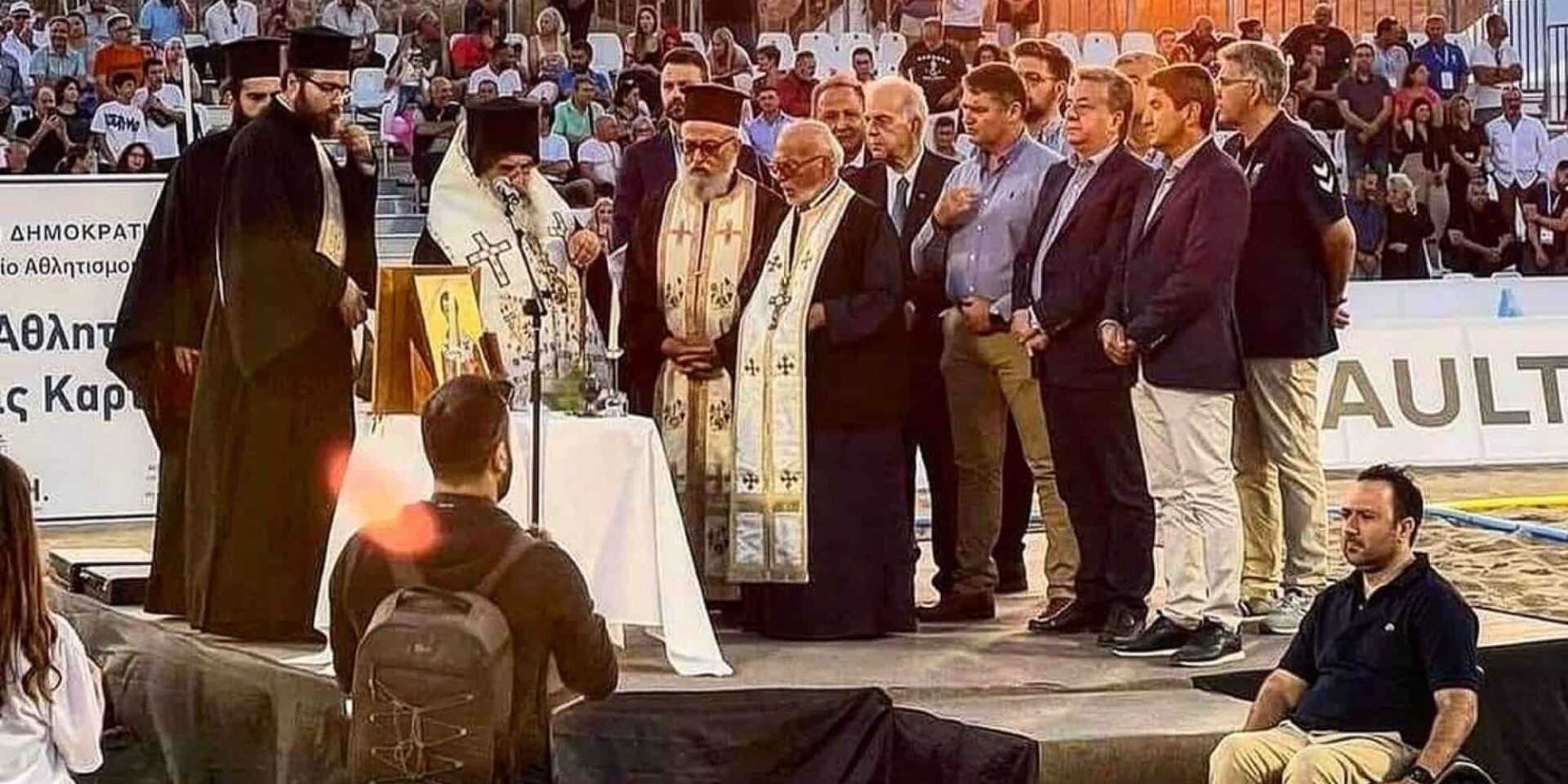 Σάλος στο Twitter με τους επισήμους σε εξέδρα και τον πρόεδρο της Παραολυμπιακής Επιτροπής εκτός