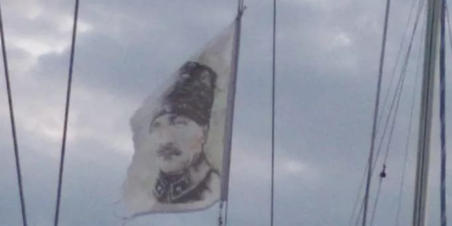 Το σκάφος που είχε κρεμάσει την σημαία Κεμά