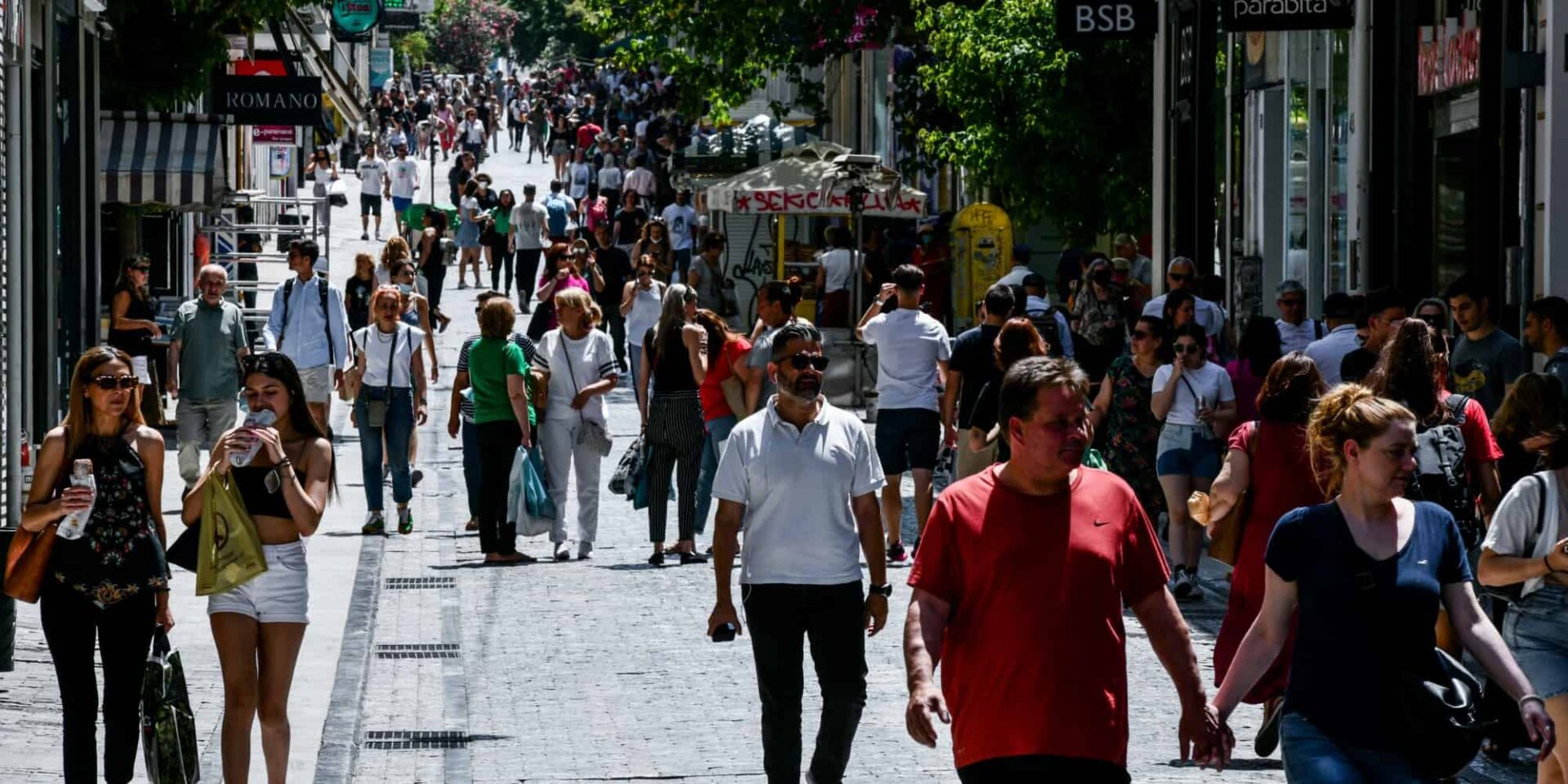Κόσμος στην Ερμού
