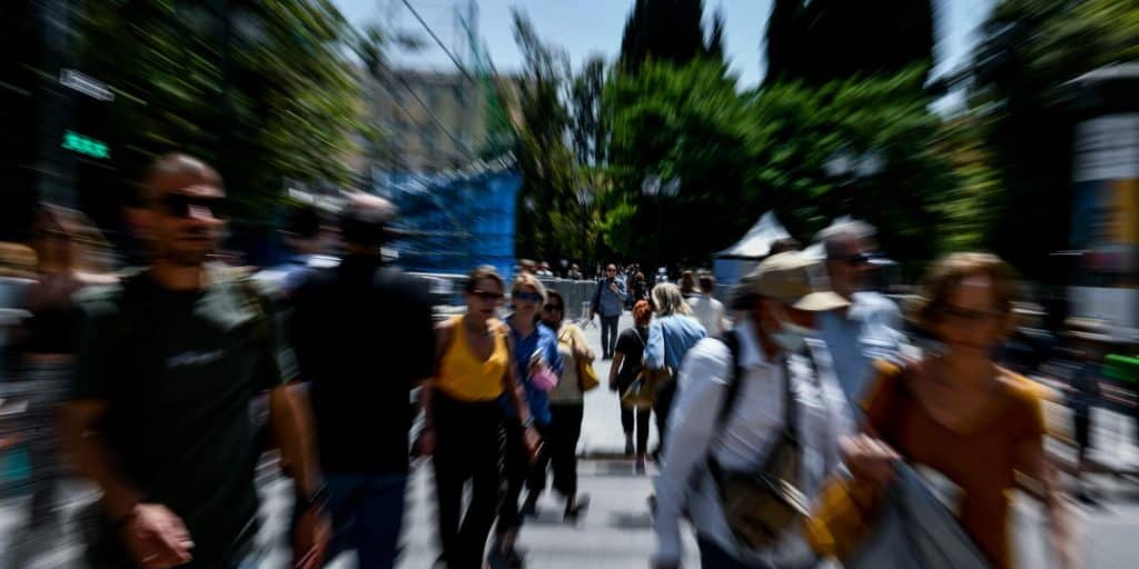 Κόσμος στην πλατεία Συντάγματος καλοκαίρι