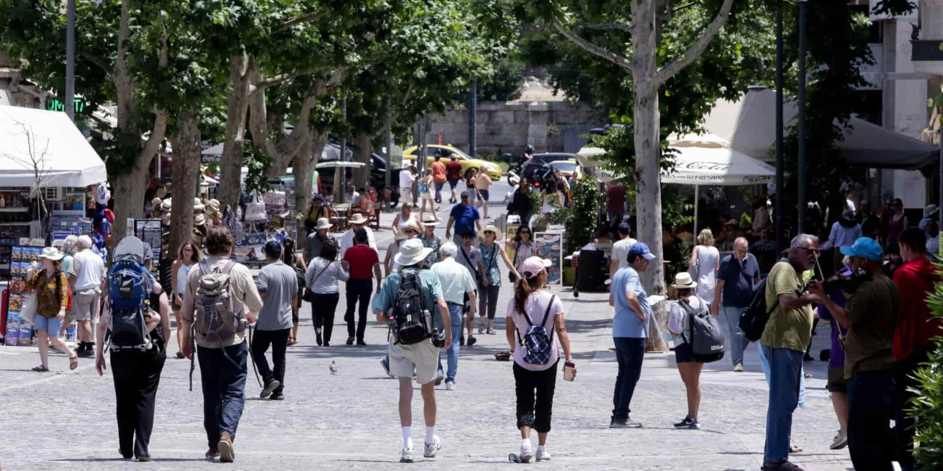 Κόσμος στο κέντρο της Αθήνας