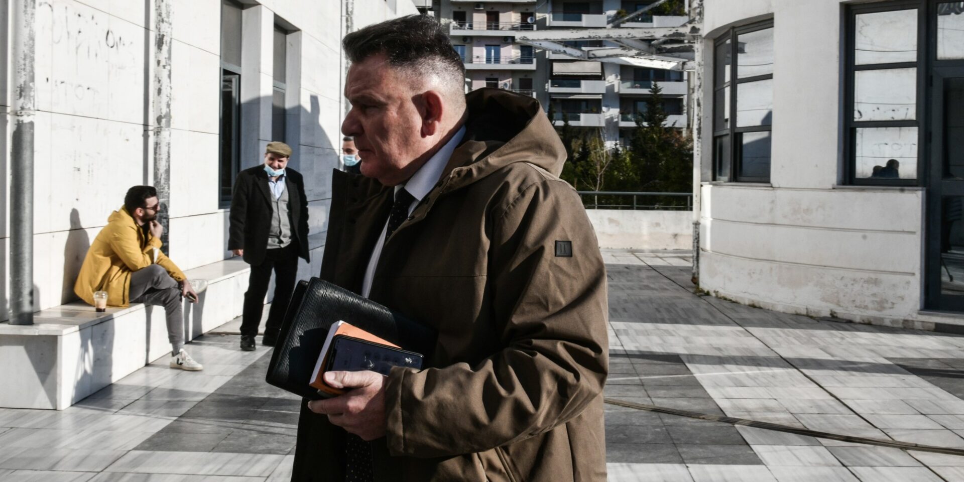 Ο Αλέξης Κούγιας έξω από τα δικαστήρια