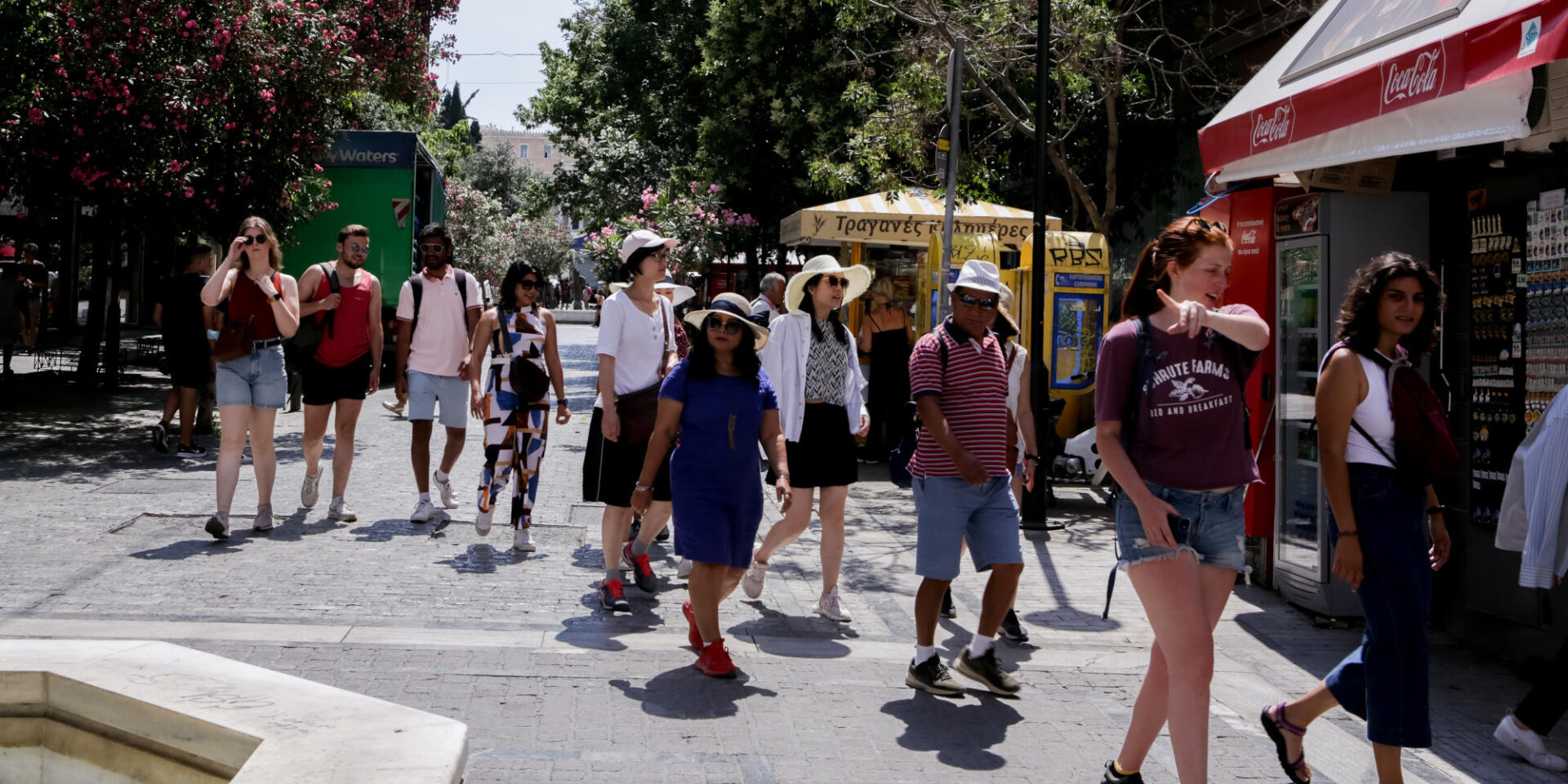 Κόσμος στην Ερμού