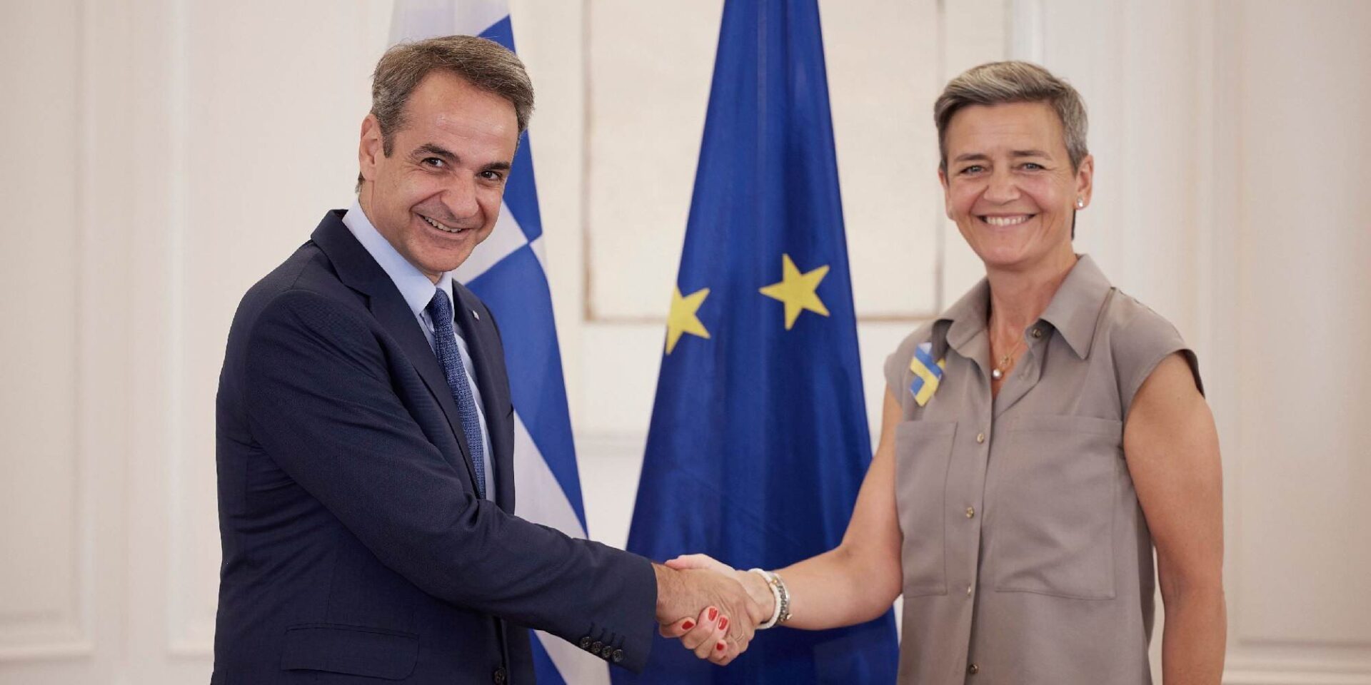 O πρωθυπουργός Κυριάκος Μητσοτάκης με την εκτελεστική αντιπρόεδρο της Ευρωπαϊκής Επιτροπής Μαργκρέτε Βεστάγκερ