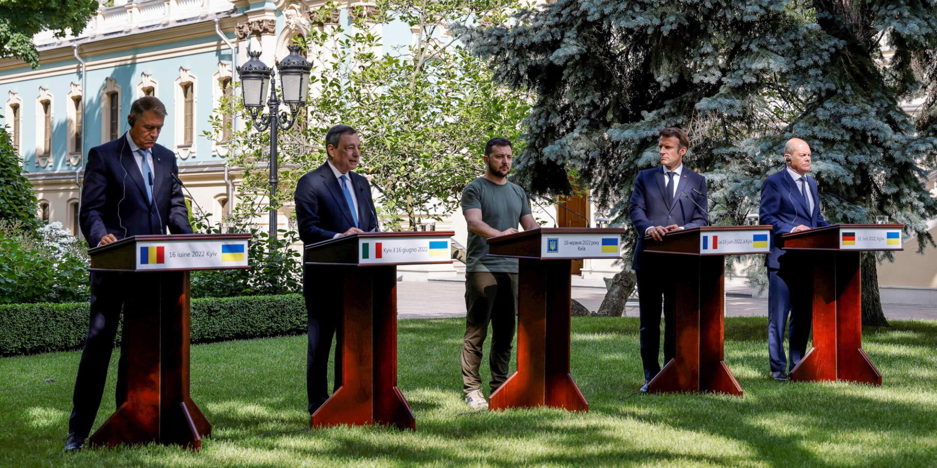 Εμανουέλ Μακρόν, Όλαφ Σολτς, Μάριο Ντράγκι και Βολόντιμιρ Ζελένσκι στο Κίεβο