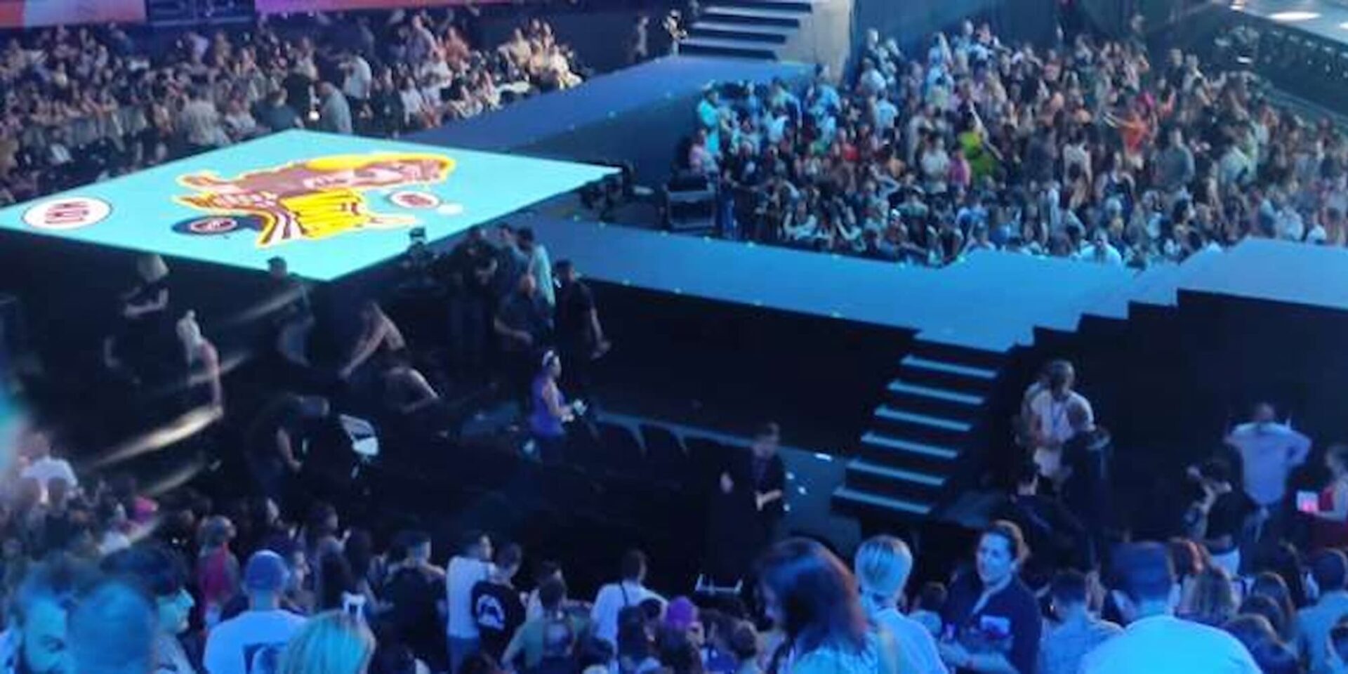 Ξύλο στα MAD VMA