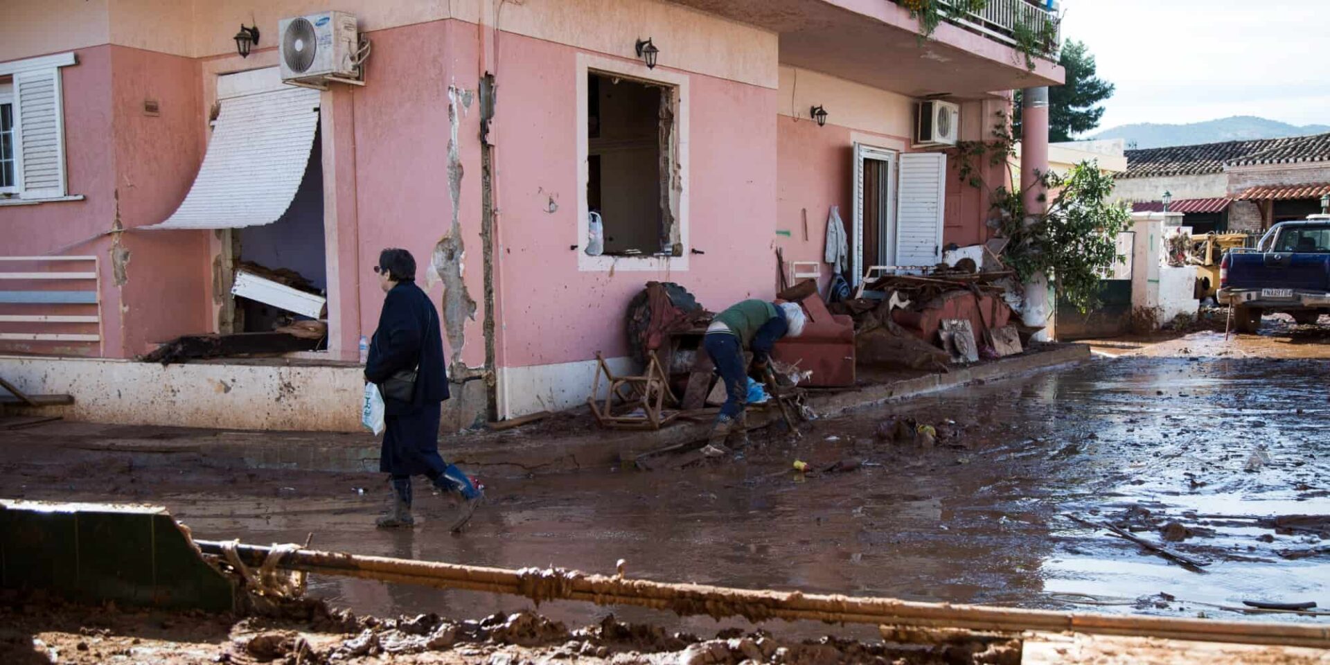 Εικόνα από τις καταστροφές στις πλημμύρες στην Μάνδρα το 2017