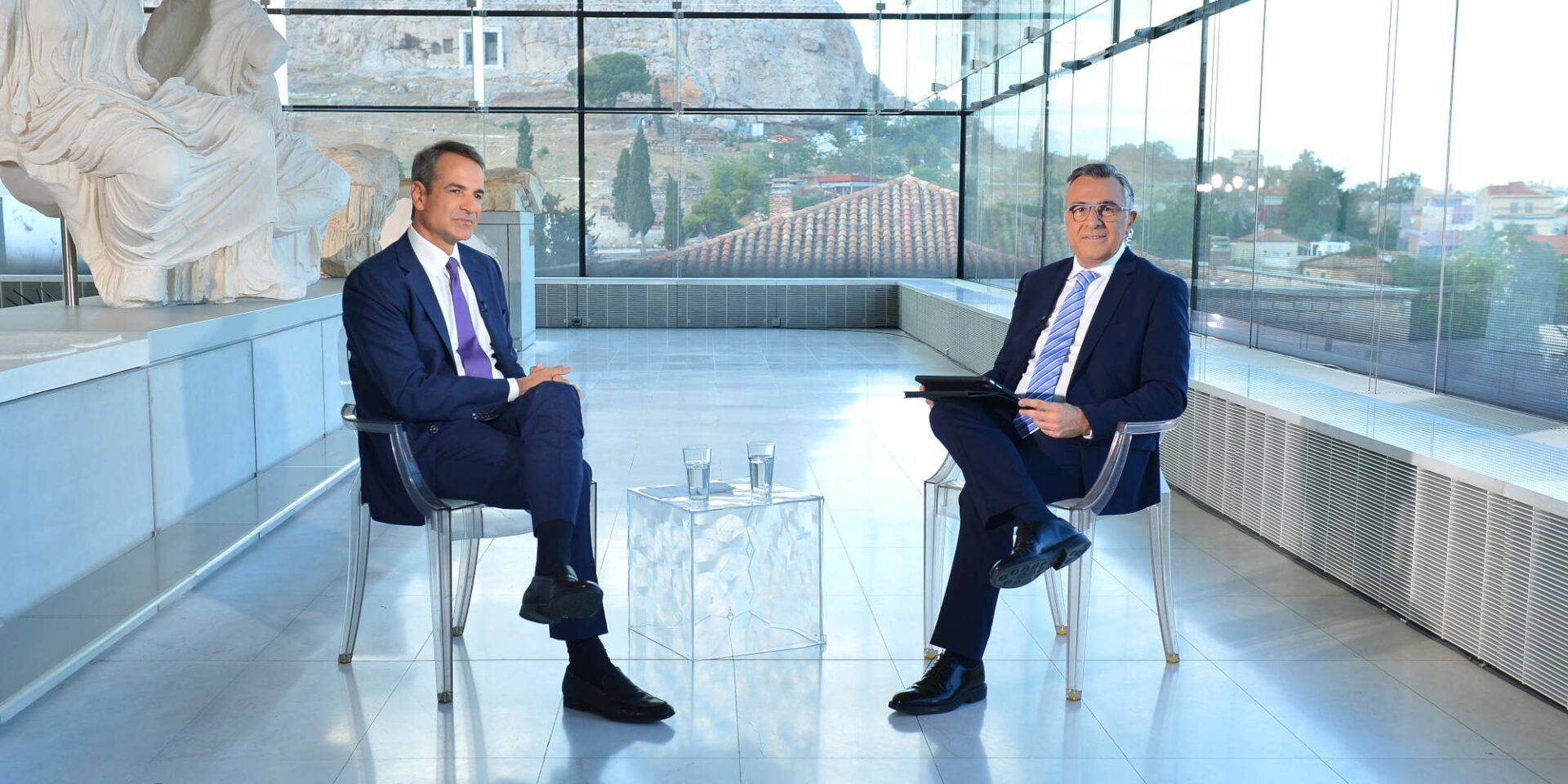 Ο Κυριάκος Μητσοτάκης στο Μουσείο της Ακρόπολης για τη συνέντευξή του στην ΈΡΤ