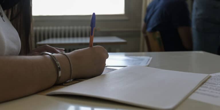 Πανελλήνιες 2024: Σήμα εκκίνησης σήμερα με Νεοελληνική Γλώσσα και Λογοτεχνία για τους υποψήφιους των ΓΕΛ