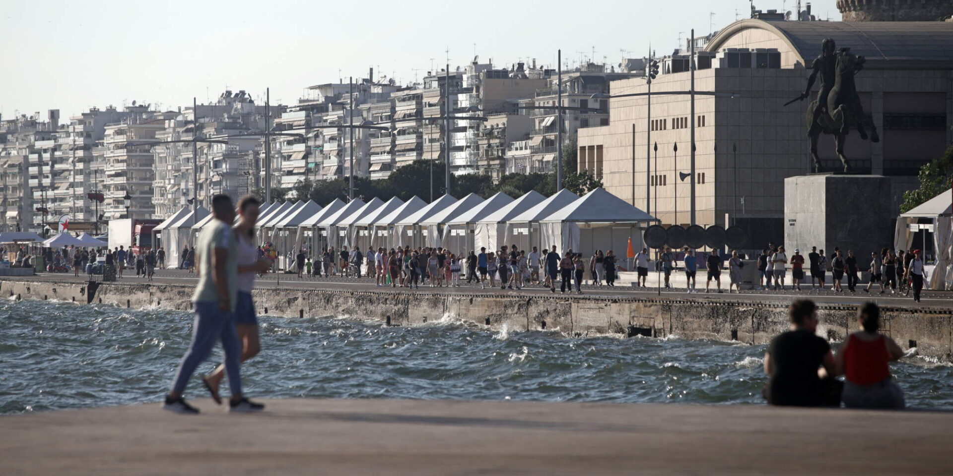 Καλοκαιρινός καιρός, απόγευμα, στην παραλία Θεσσαλονίκης