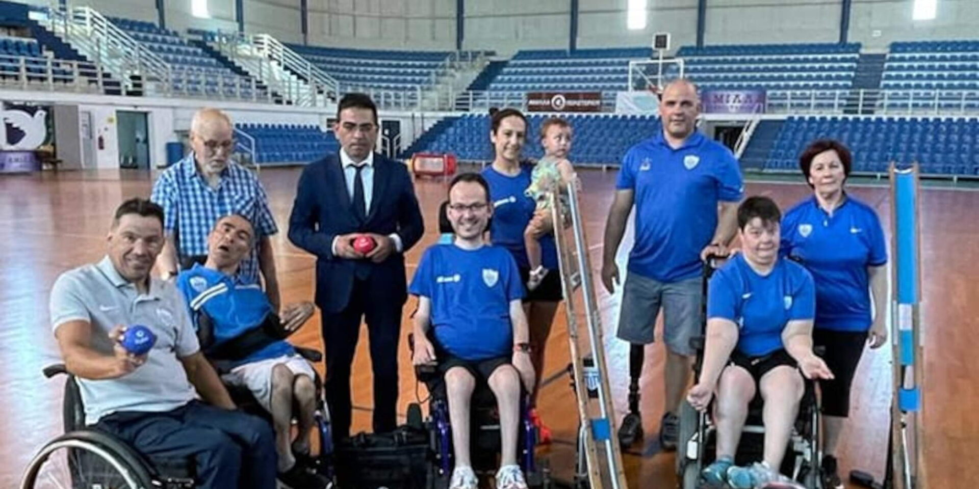 Παραολυμπιονίκες μετά τη δωρεά δωρεά του Γενικού Γραμματέα του Πρωθυπουργού, κου Γρηγόρη Δημητριάδη, και του Γενικού Γραμματέα Κοινωνικής Αλληλεγγύης και Καταπολέμησης της Φτώχειας, κου Γιώργου Σταμάτη