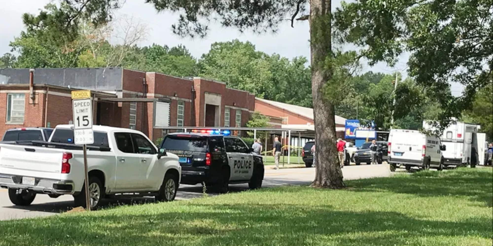 Περιπολικό στην κομητεία της Αλαμπάμα έξω από σχολείο όπου συνέβη το περιστατικό