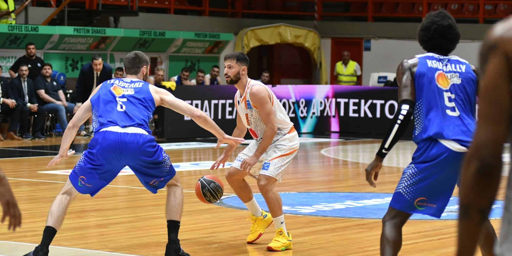 Φάση από το Προμηθέας-Λάρισα για τη Basket League