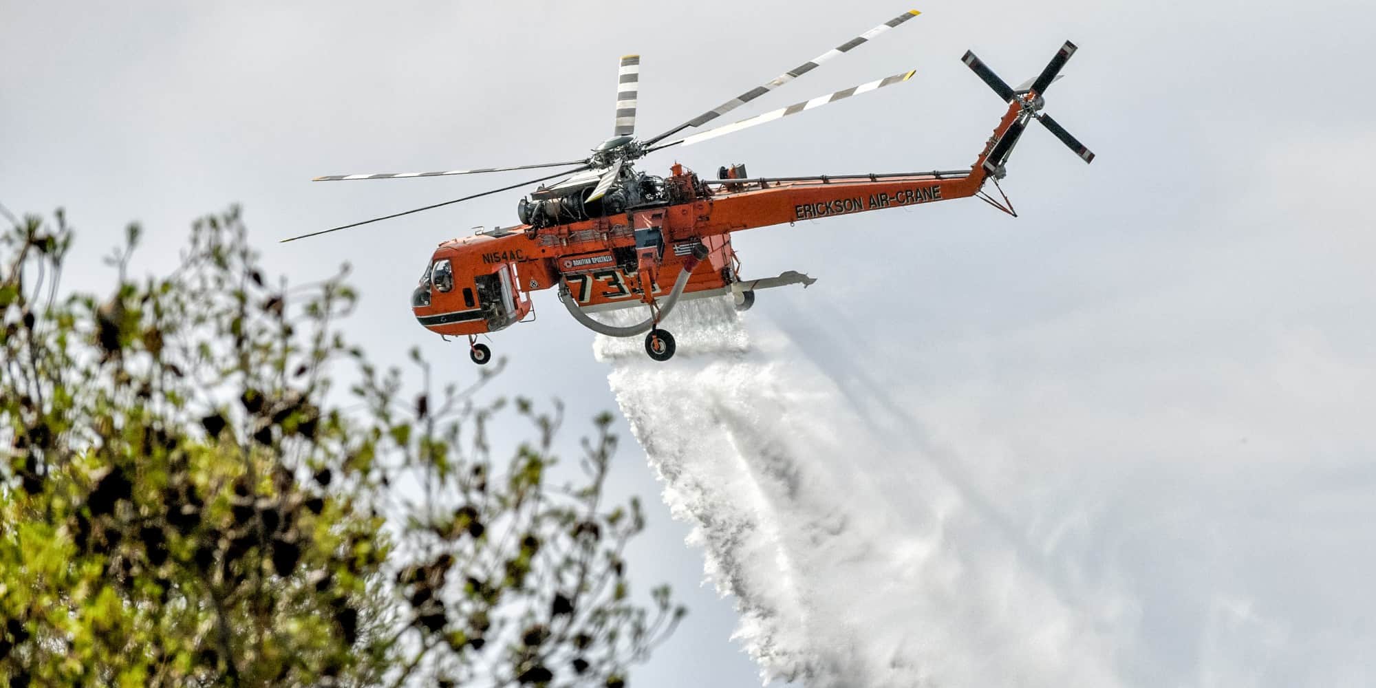 Ελικόπτερο της Πυροσβεστικής σε φωτιά