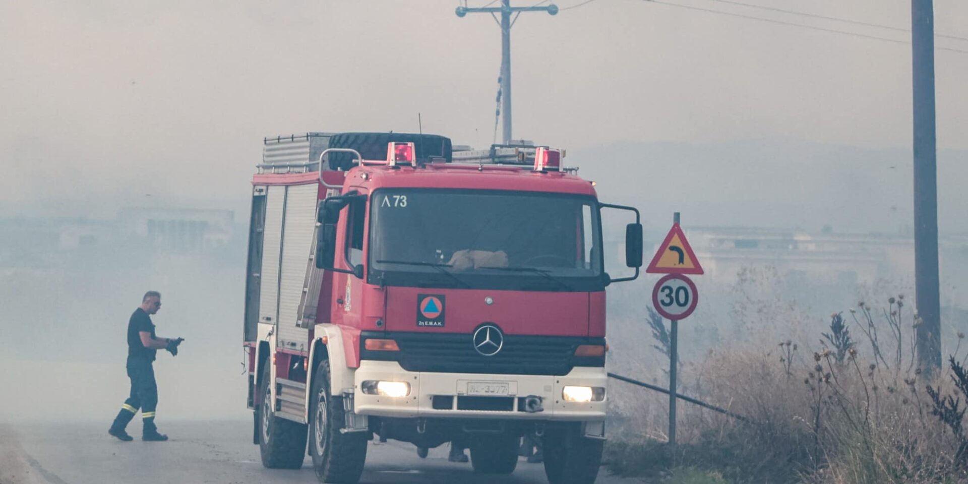 Όχημα της Πυροσβεστικής σε φωτιά στη Θεσσαλονίκη