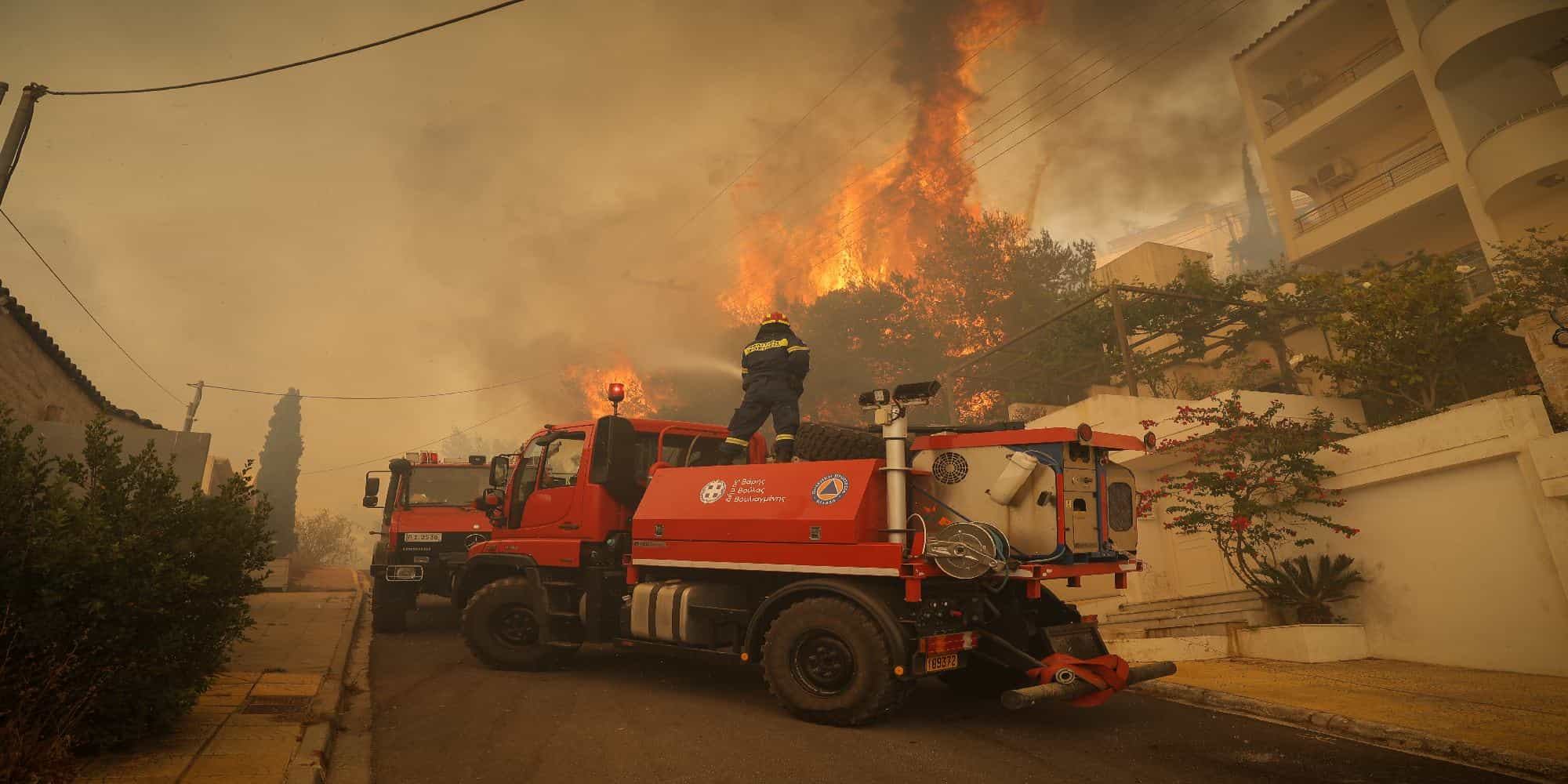 Επίγειες δυνάμεις της Πυροσβεστικής στο μέτωπο της Βούλας