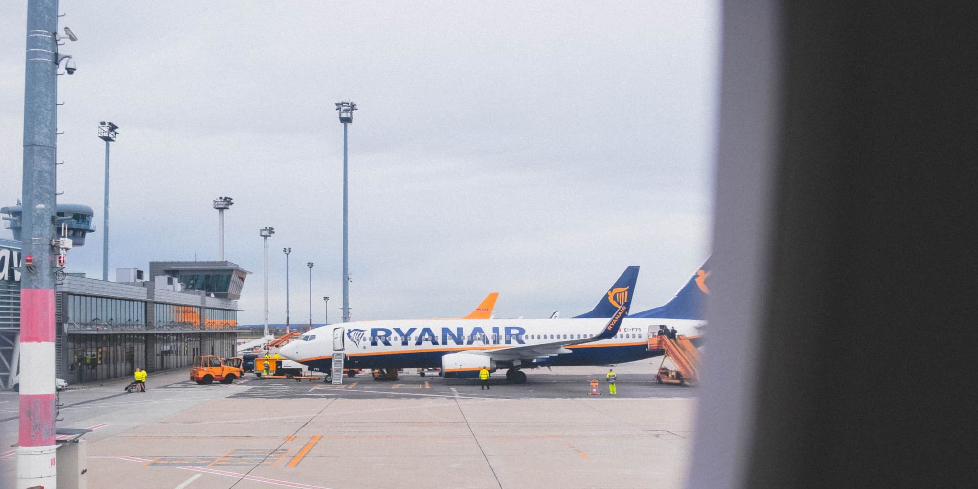Αεροπλάνο της Ryanair που ετοιμάζεται για πτήση